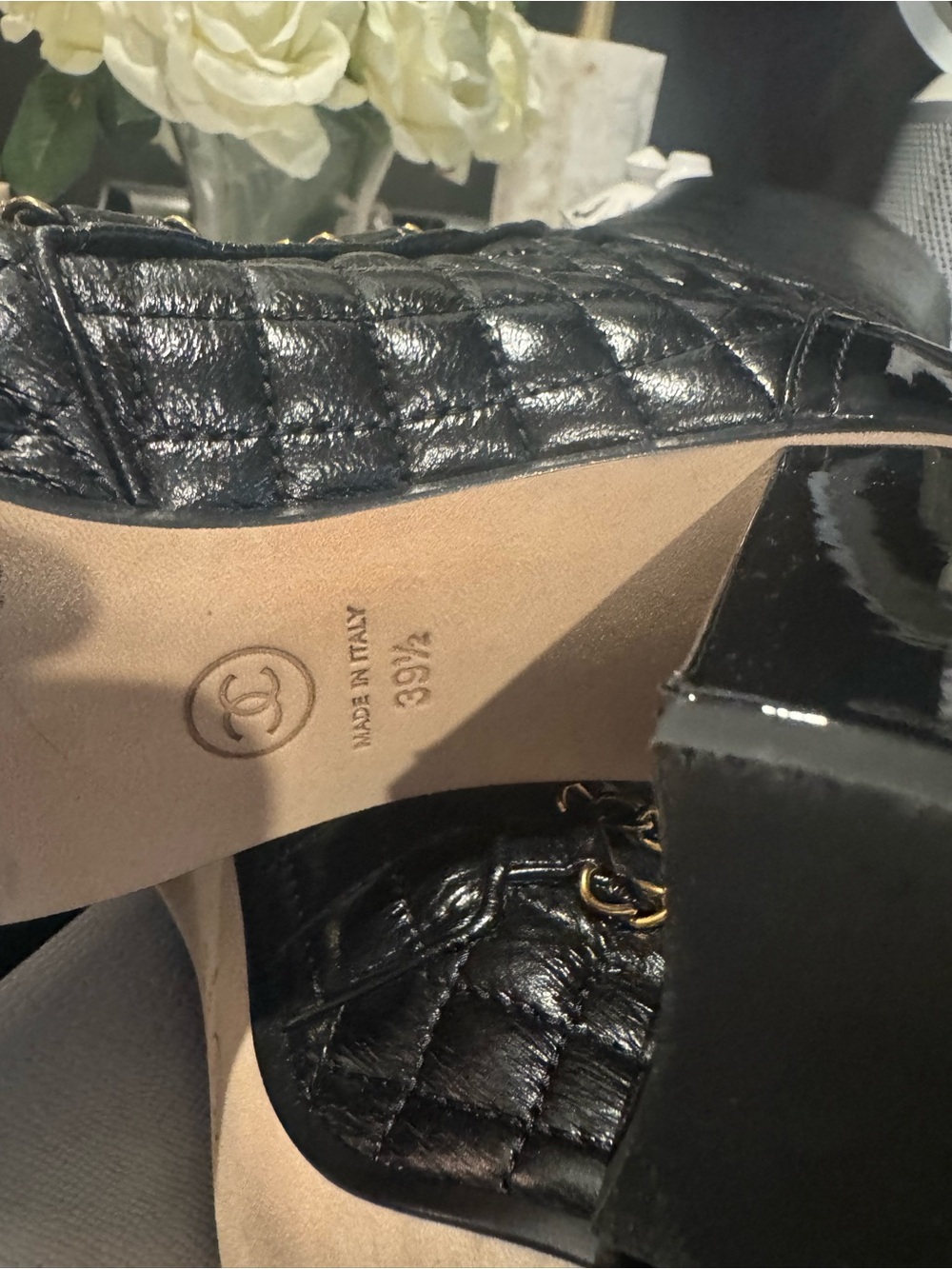 Designer Chanel Black Quilted Knee-High Boots with Gold Chain Detail - Picture 6 of 10